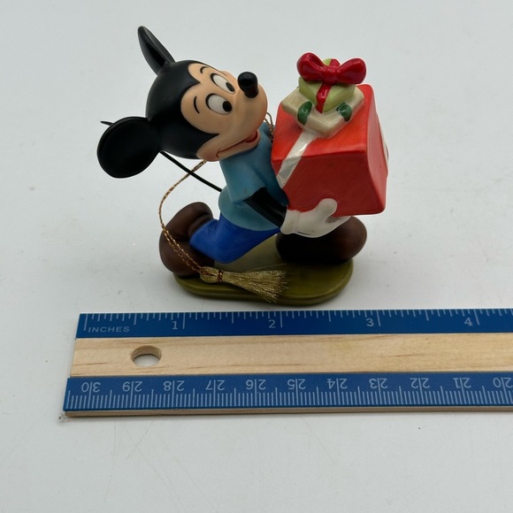 Walt Disney’s Mickey Mouse 1995 Holiday Tree Ornament Present for my Pals - Picture 4 of 10